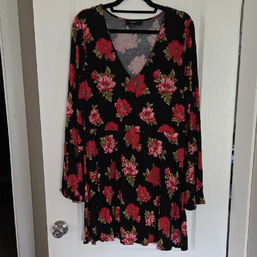 Forever 21 Black Dress with Red Floral Design Size 3X - Picture 1 of 6